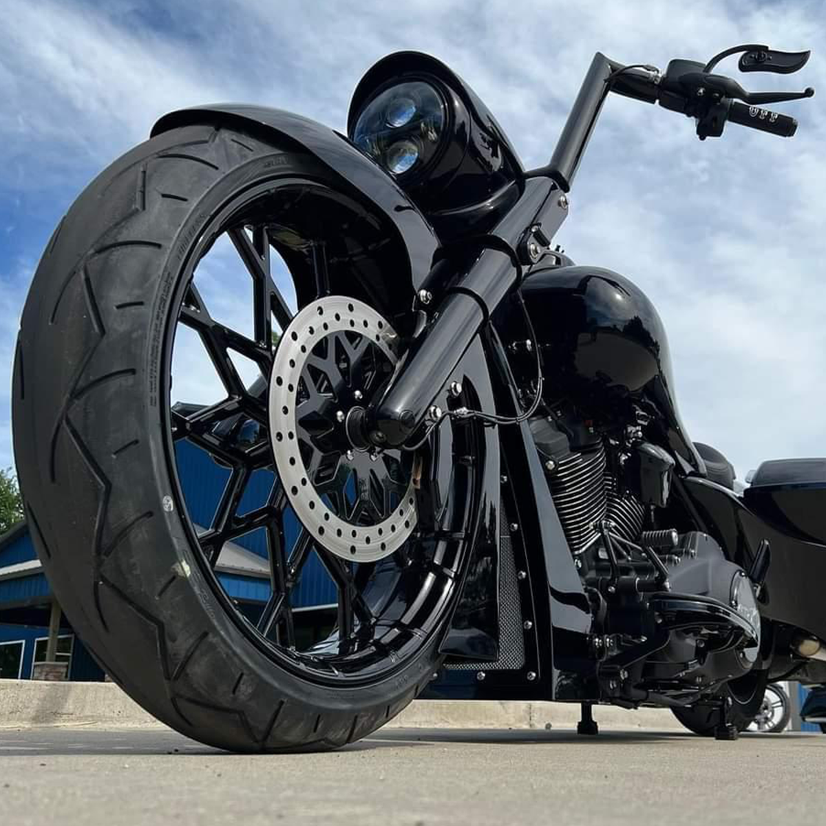 Harley custom Softail with SMT Bulldog OG5 fat tire wheel up front