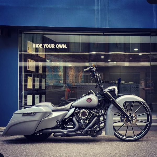 SMT_BLACK_DOUBLE_CUT_CENTERFOLD_HARLEY_ROAD_KING_MOTORCYCLE_BAGGER_WHEEL_GALLERY IMAGE 11 1200 x 1200