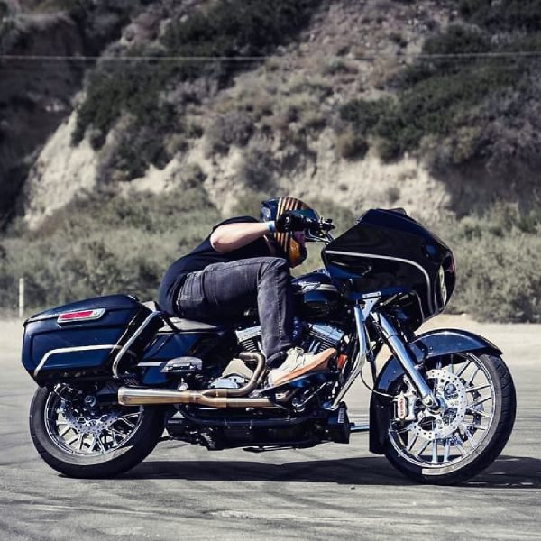 SMT_CHROME_G3_HARLEY_ROAD_GLIDE_MOTORCYCLE_BAGGER_WHEEL_GALLERY IMAGE 1 1200 x 1200